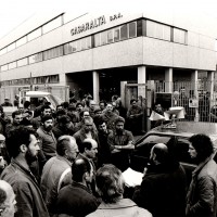 Assemblea in solidarietà ai minatori inglesi in lotta, in delegazione presso la Casaralta, 6.12.1984, Officine di Casaralta, Da: Archivio fotografico Fiom Bologna.