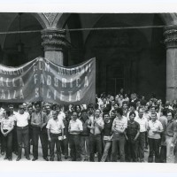 Lavoratori Minganti a Palazzo Comunale, 2 giugno 1982. Archivio fotografico Fiom-Cgil Bologna.