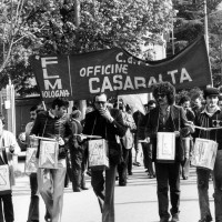 Lavoratori Casaralta in corteo durante una manifestazione per il rinnovo del contratto, metà anni Settanta, Bologna. Archivio fotografico Fiom-Cgil Bologna.
