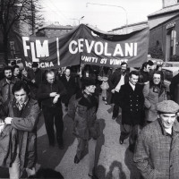 Picchetto presso l’Associazione degli Industriali per il Ccnl, 6 marzo 1979. Archivio fotografico Fiom-Cgil Bologna.