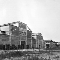 Stabilimento di Santa Viola, veduta esterna, anni Trenta. Museo del Patrimonio Industriale, Archivio fotografico.