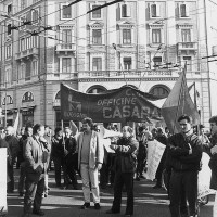 Manifestazione contro il taglio della “scala mobile”, primi anni Ottanta, Bologna. Da: Le Officine di Casaralta fra cronaca e storia, 1919-1979, s.l., s.n., 1980?