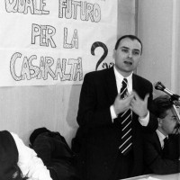 Intervento del sindaco Walter Vitali all’assemblea aperta alla cittadinanza sul futuro della Casaralta, 1996. Archivio fotografico Fiom-Cgil Bologna.