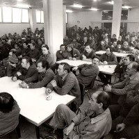 Assemblea in fabbrica dopo 80 ore di sciopero per il rinnovo del contratto aziendale, 26 novembre 1984, Officine di Casaralta. Archivio fotografico Fiom-Cgil Bologna.