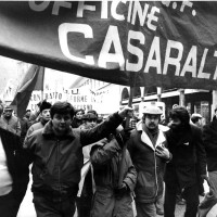 Lavoratori Casaralta in corteo, 1975, Bologna. Da: Le Officine di Casaralta fra cronaca e storia, 1919-1979, s.l., s.n., 1980?