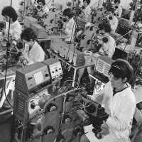 Reparto produzione e avvolgimento condensatori, 1969. Museo del Patrimonio Industriale, Archivio fotografico.